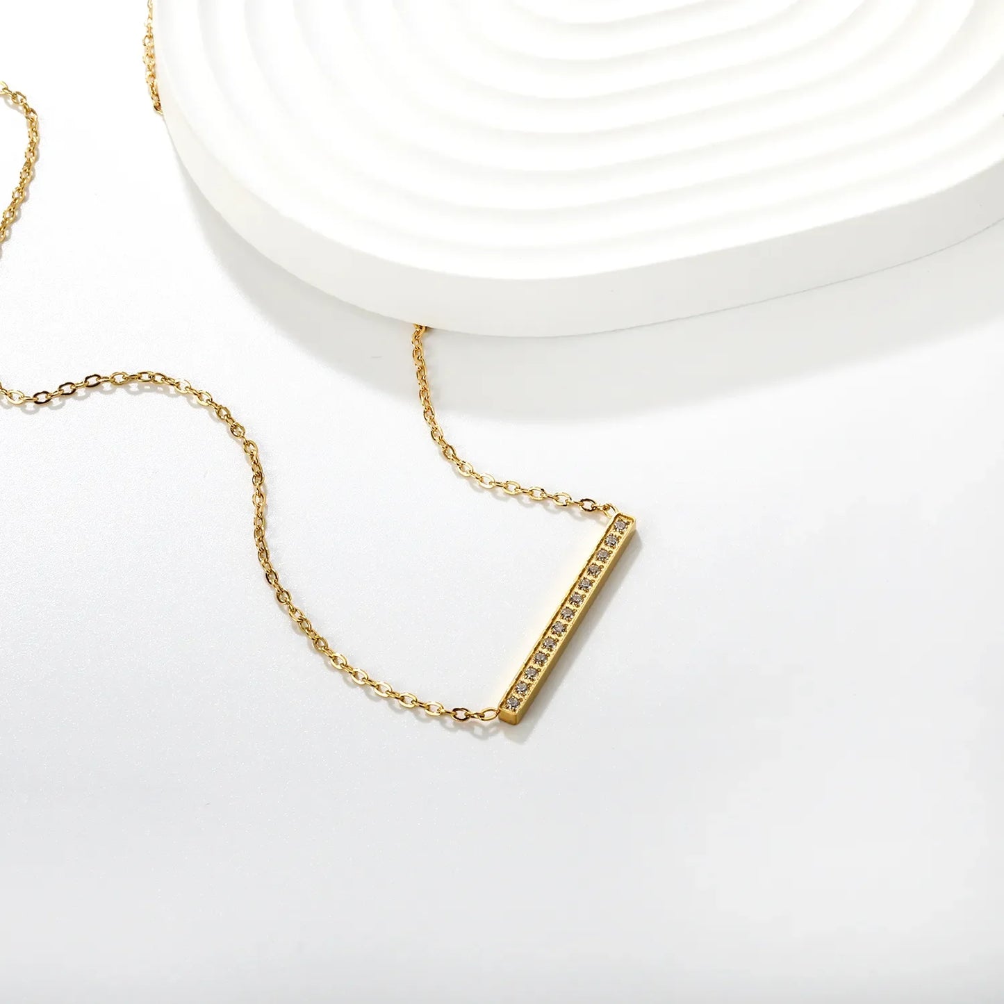 bar pendant with white zirconia