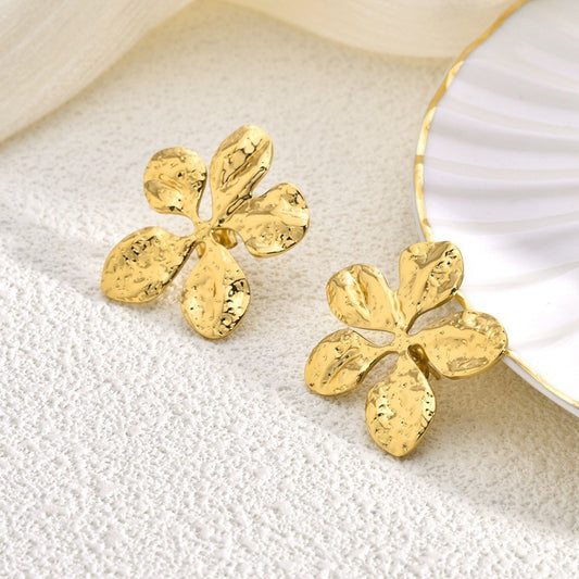 Petal stud earrings