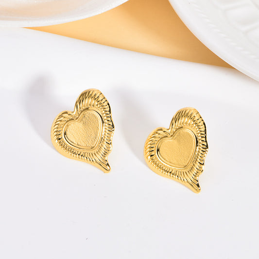 Rippled heart stud earrings