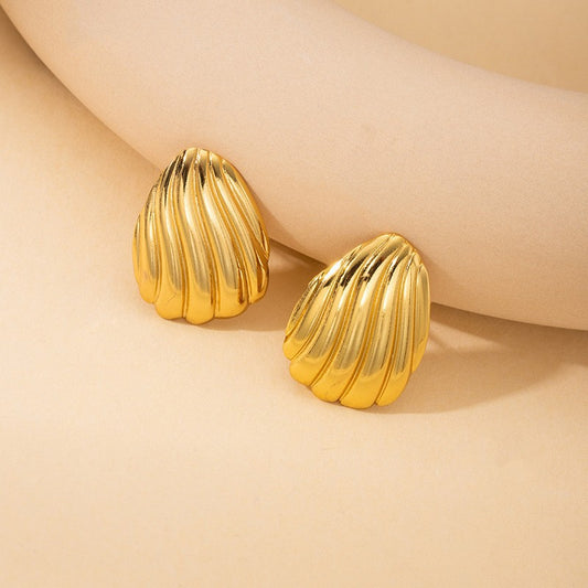 Shell studs earrings
