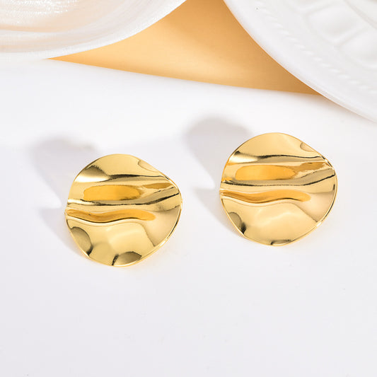 Wavy disc stud earrings