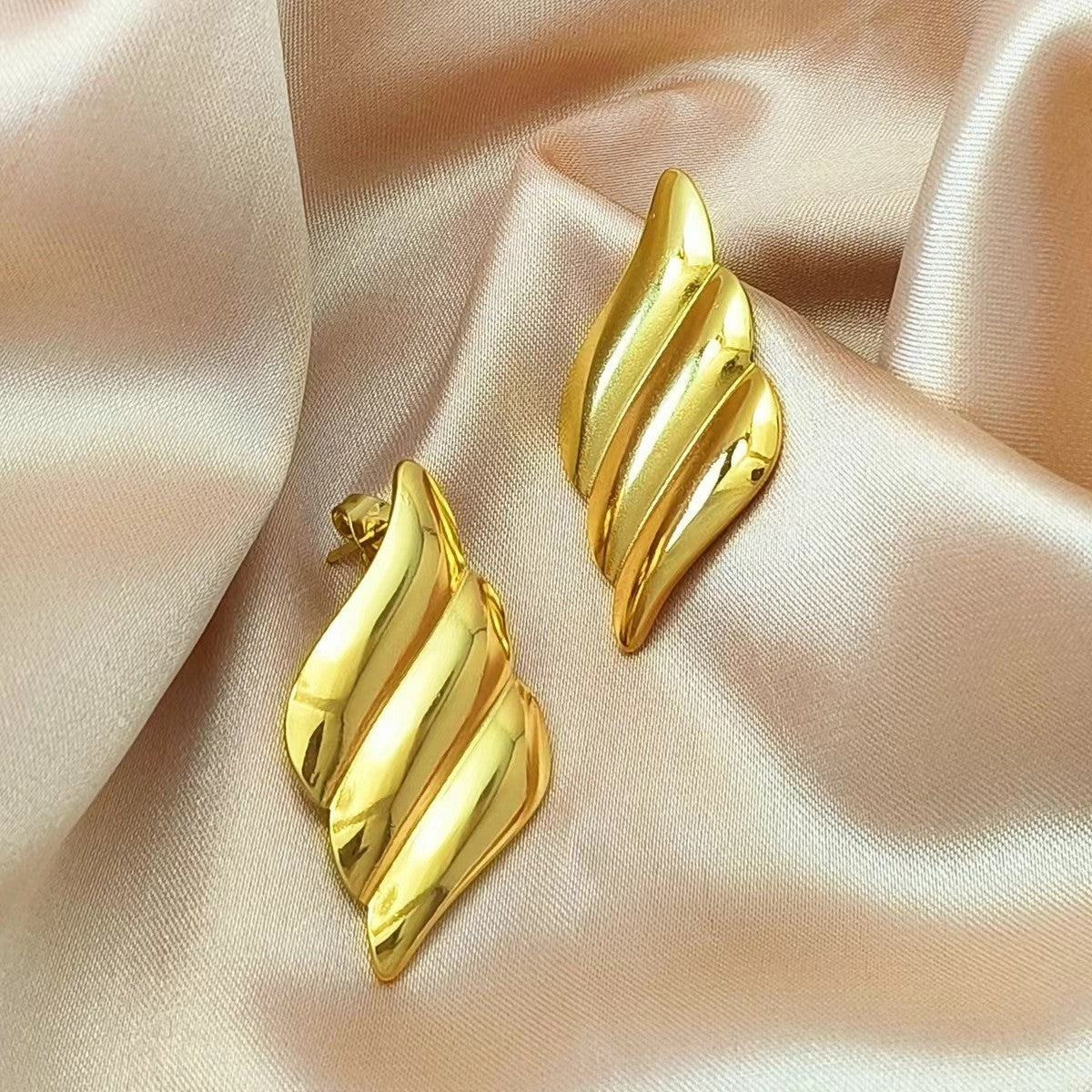 ribbed wave earrings