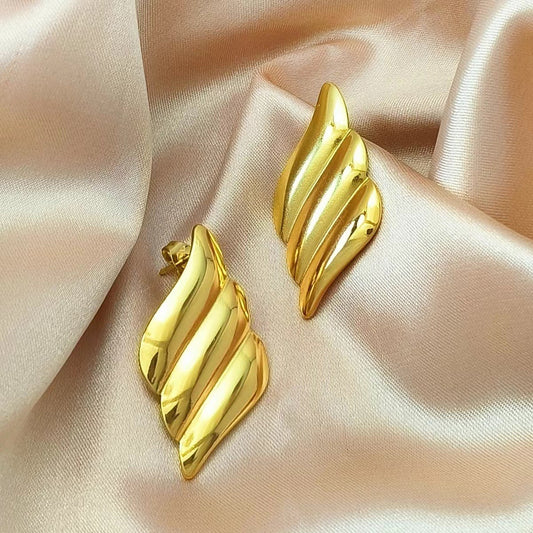 Ribbed wave earrings