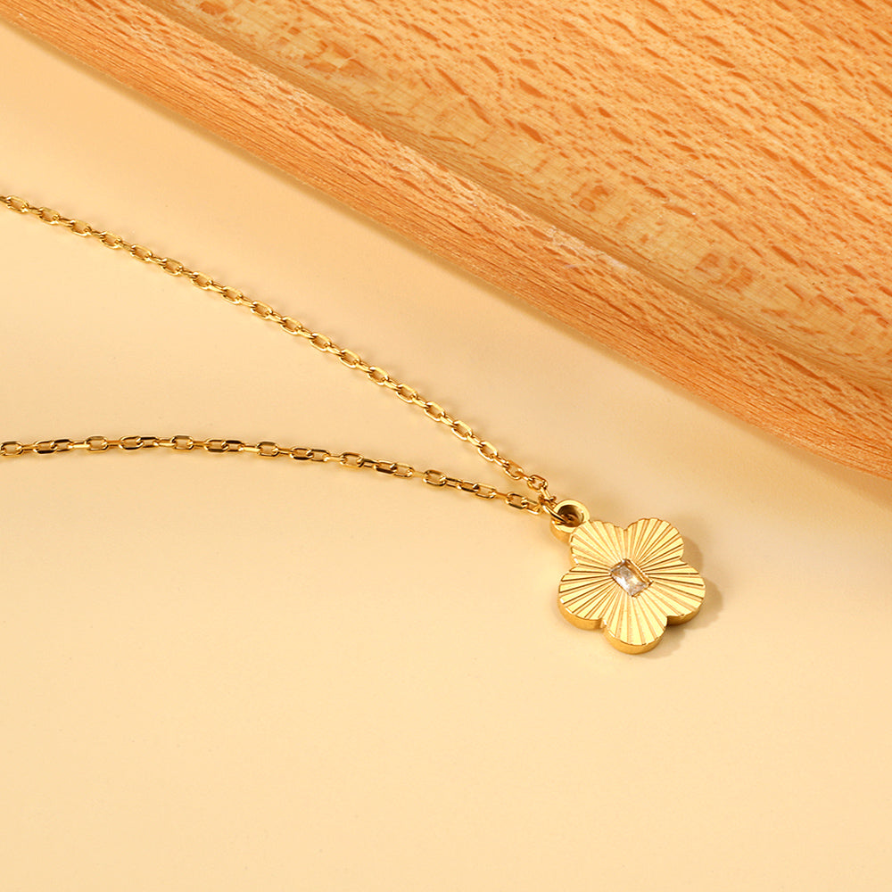 peach blossom shaped pendant necklace with diamonds 45+5cm