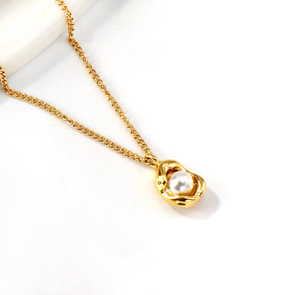 Shaped pendant with white pearl necklace