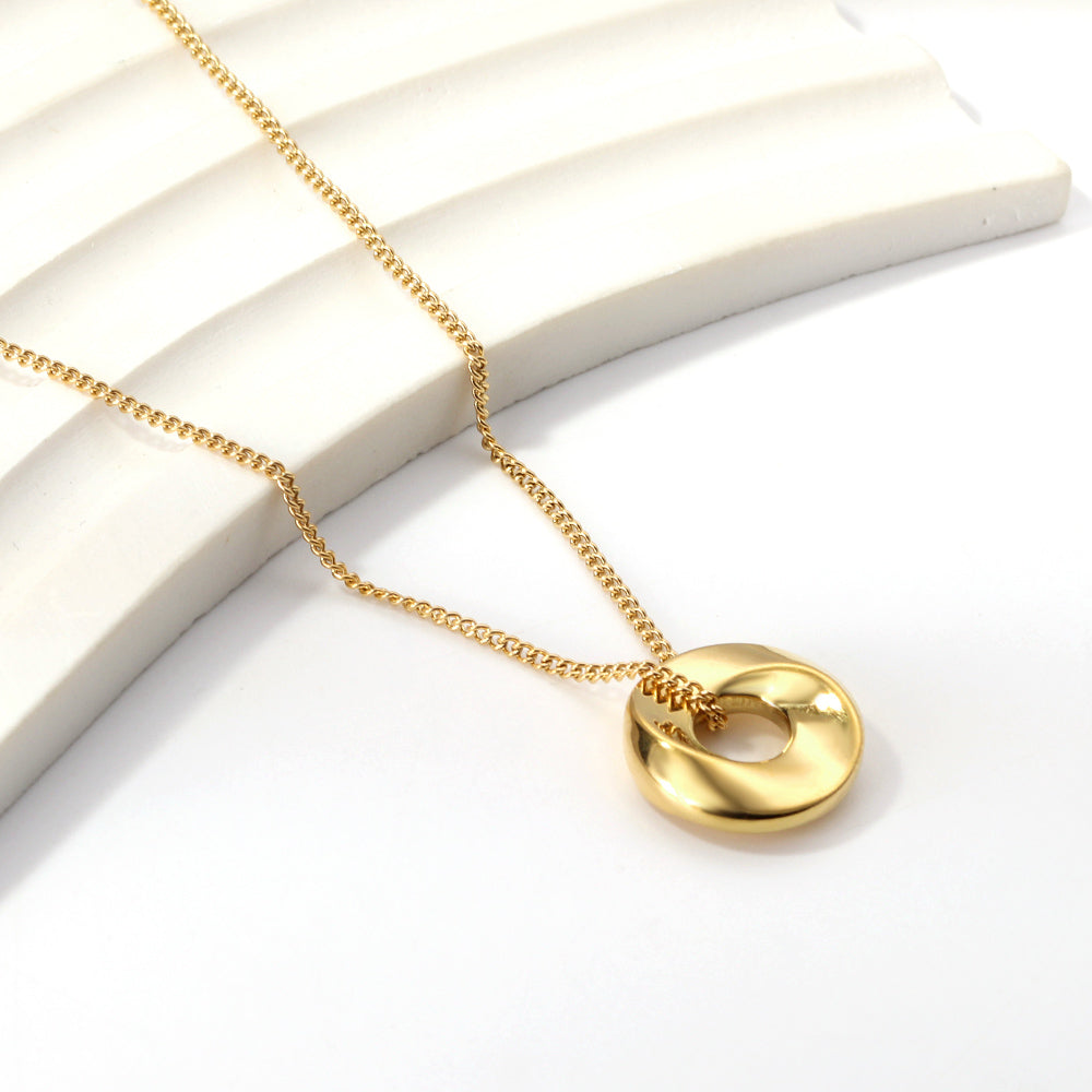 fashionable minimalist pendant necklace