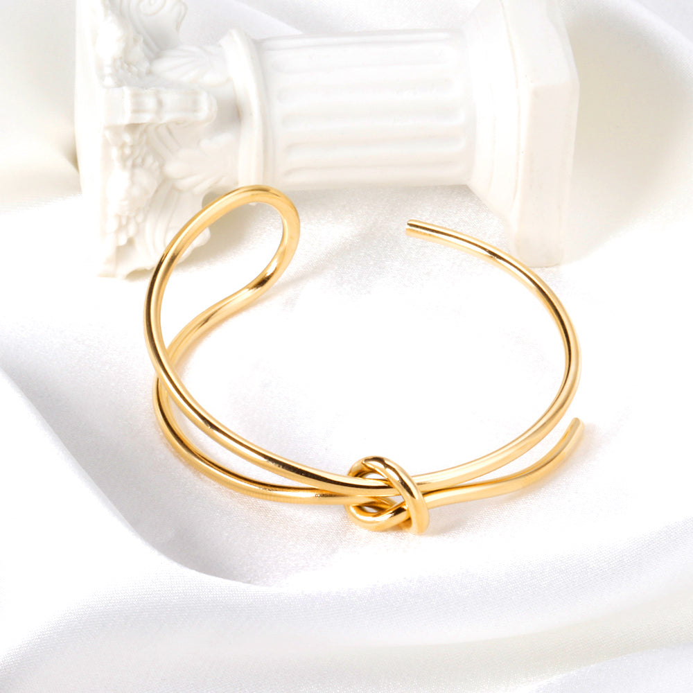 hard bangle with minimalist clasp shape