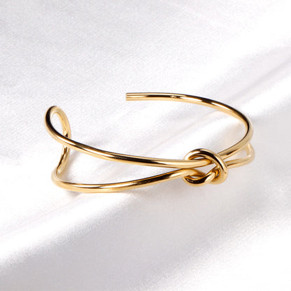 Hard bangle with minimalist clasp shape