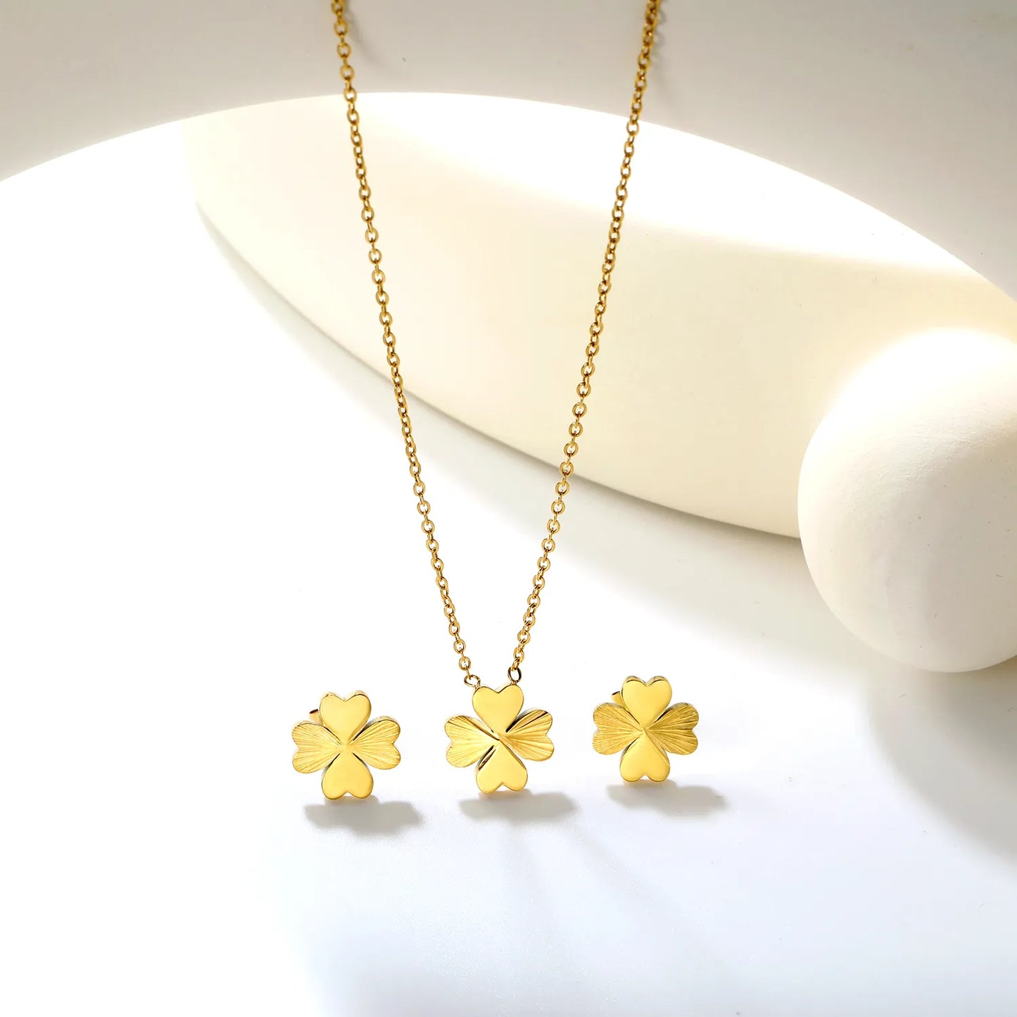 gold four-leaf clover jewelry set