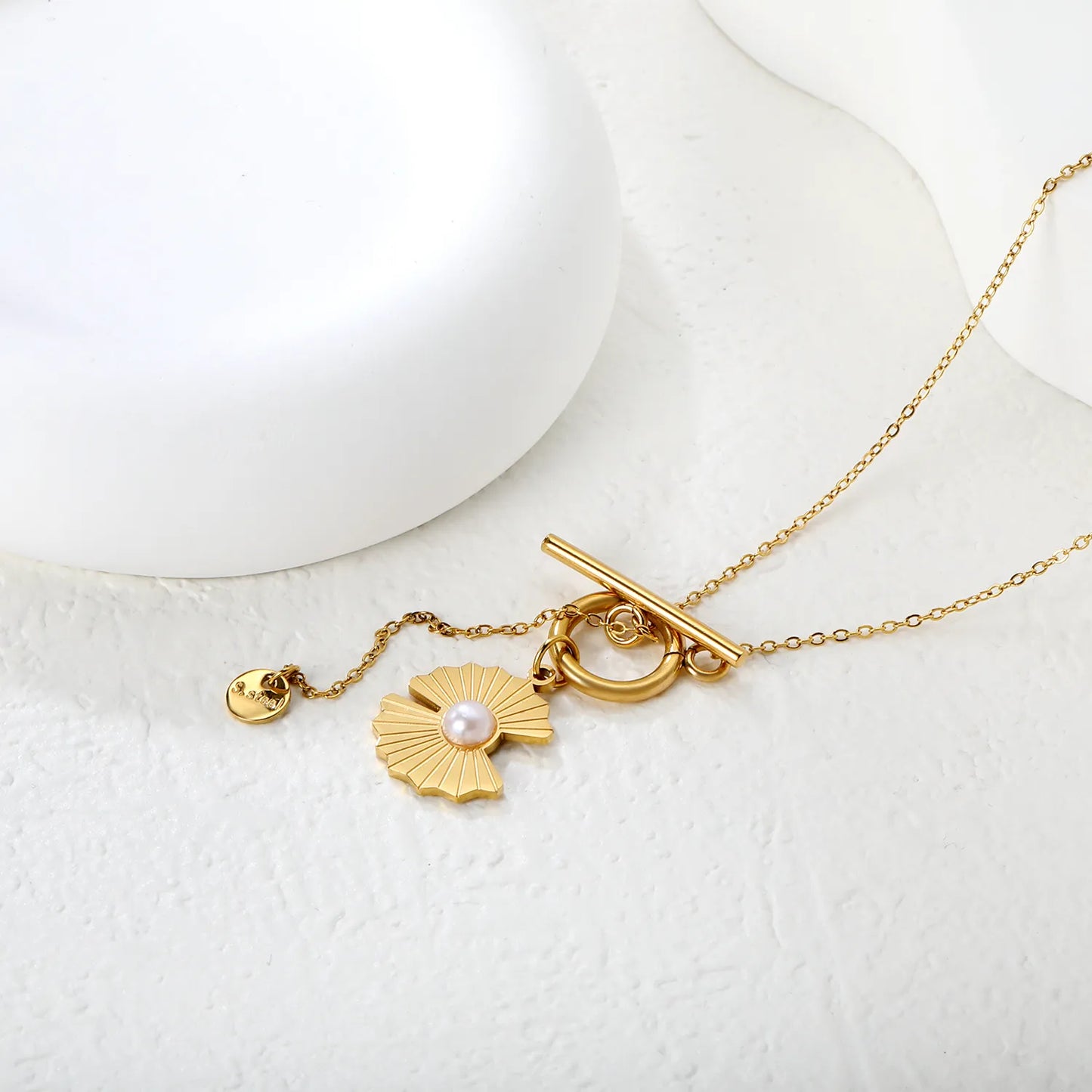 irregular lotus leaf with pearl ot clasp 45cm gold-plated necklace