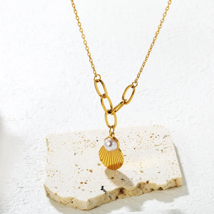 18k gold 13x19mm Shell & 10mm Pearl Pendant Necklace