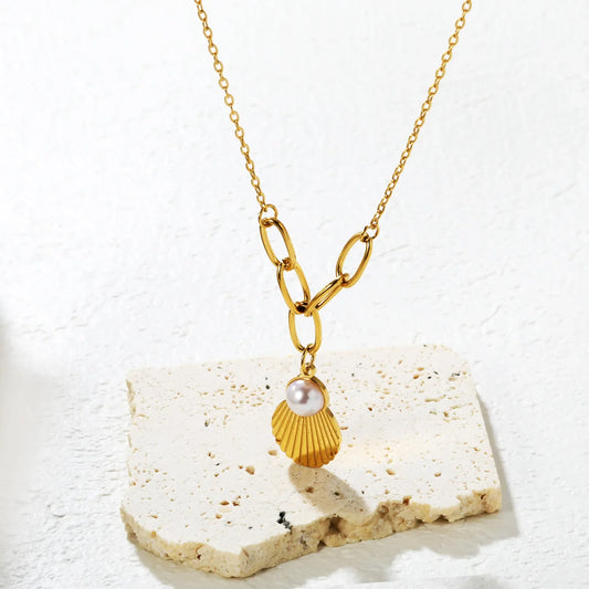 18k gold 13x19mm Shell & 10mm Pearl Pendant Necklace